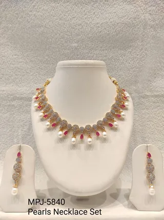 Pink Teardrop Pearl Medallion Necklace Set