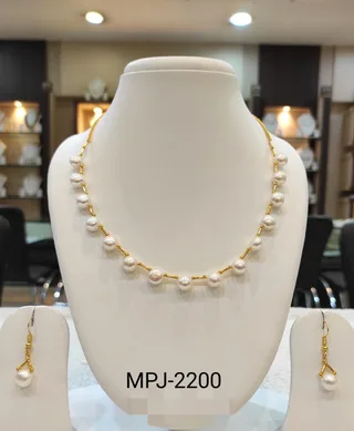 White & Gold — Beaded Pearl and Gold Link Necklace Set