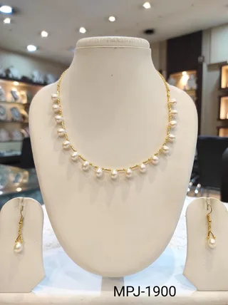 White & Gold — Simple Freshwater Pearl necklace and earrings set