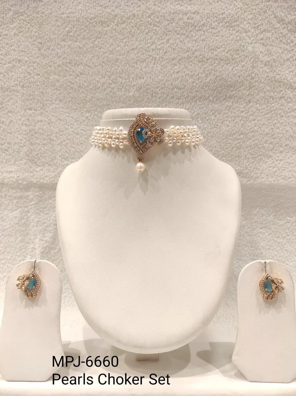 Blue Floral Centrepiece Pearl Choker Set — White & Blue