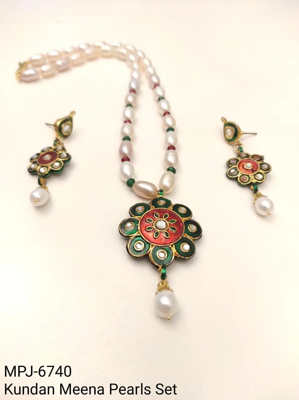 Floral Enamel Pendant Pearl Necklace Set — White & Red & Green