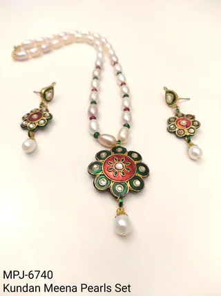 Floral Enamel Pendant Pearl Necklace Set