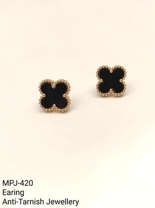 Black & Gold — Flower-shaped stud earrings