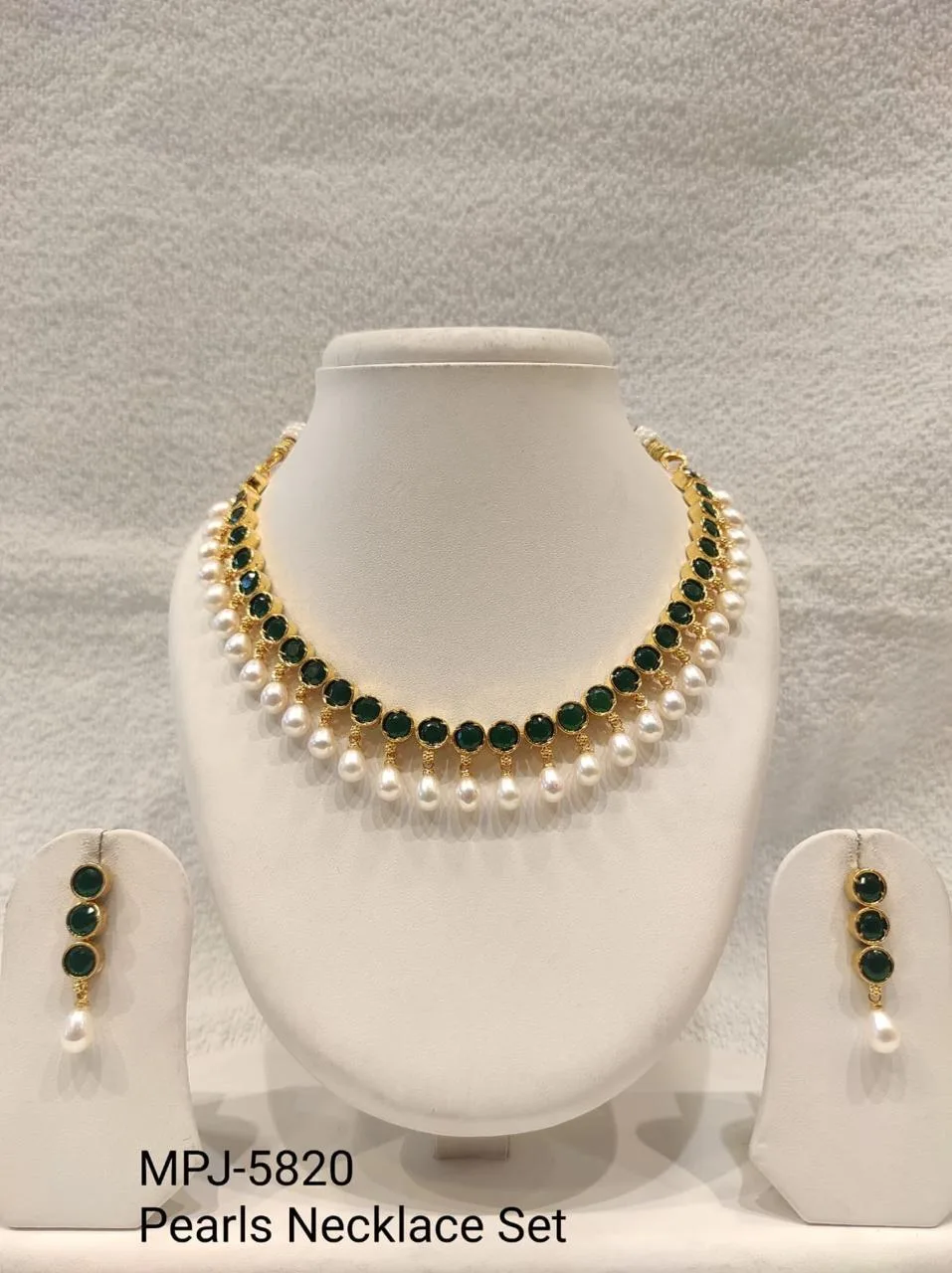 Green Round Stone Pearl Drop Necklace Set — Green & White & Gold