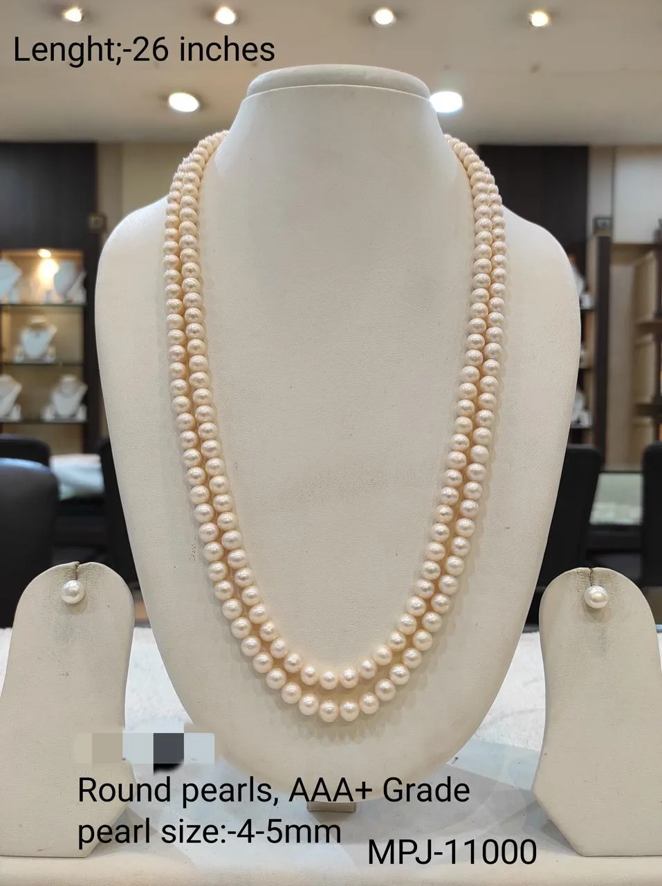 Pearl necklace and earrings set — White