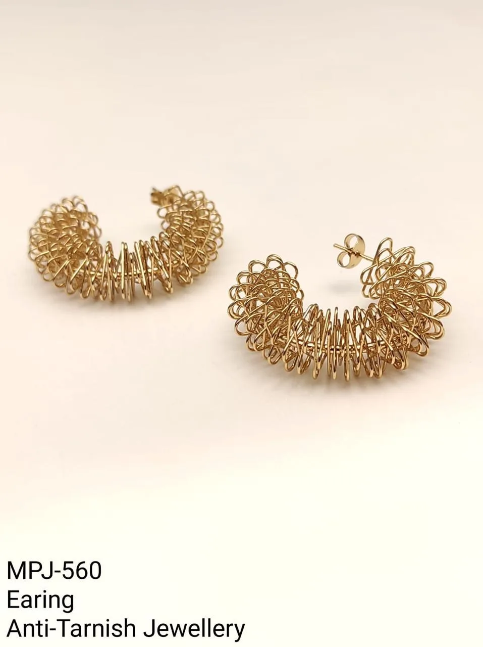 Gold — Wire coil hoop earrings — Gold