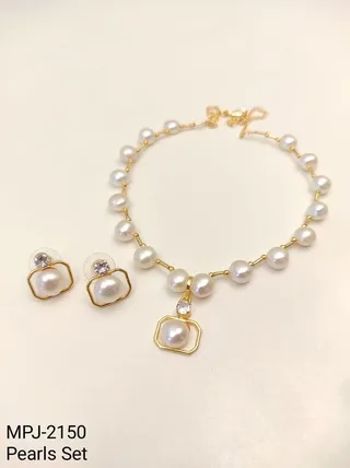Square Frame Pearl Necklace and Earrings Set