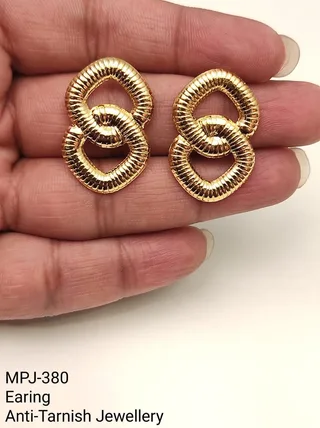 White — Interlinked square loop earrings
