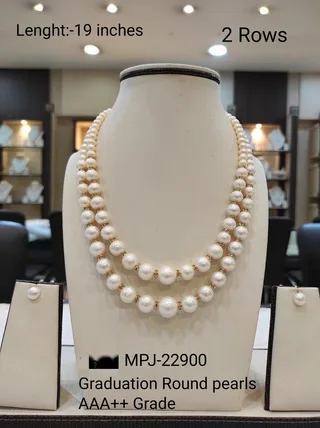 Graduated pearl necklace set