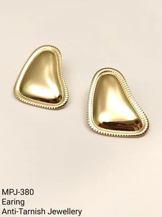 Gold — Simple abstract shaped earrings