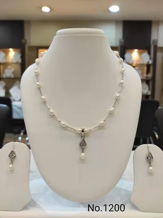 White & Silver — Freshwater Pearl bead necklace with pendant and earrings set