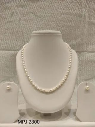 White Round Pearl Necklace Set