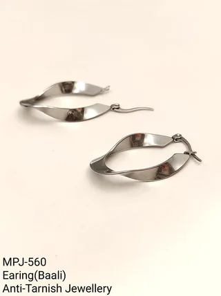 Silver — Twist shape earrings