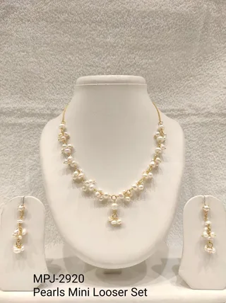 White Pearl Cluster Mini Necklace Set