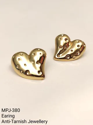 Gold — Heart shaped stud earrings