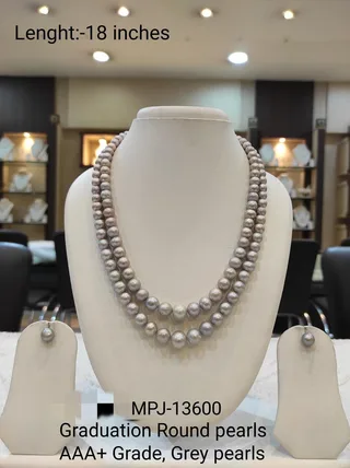 Graduated round pearl necklace set