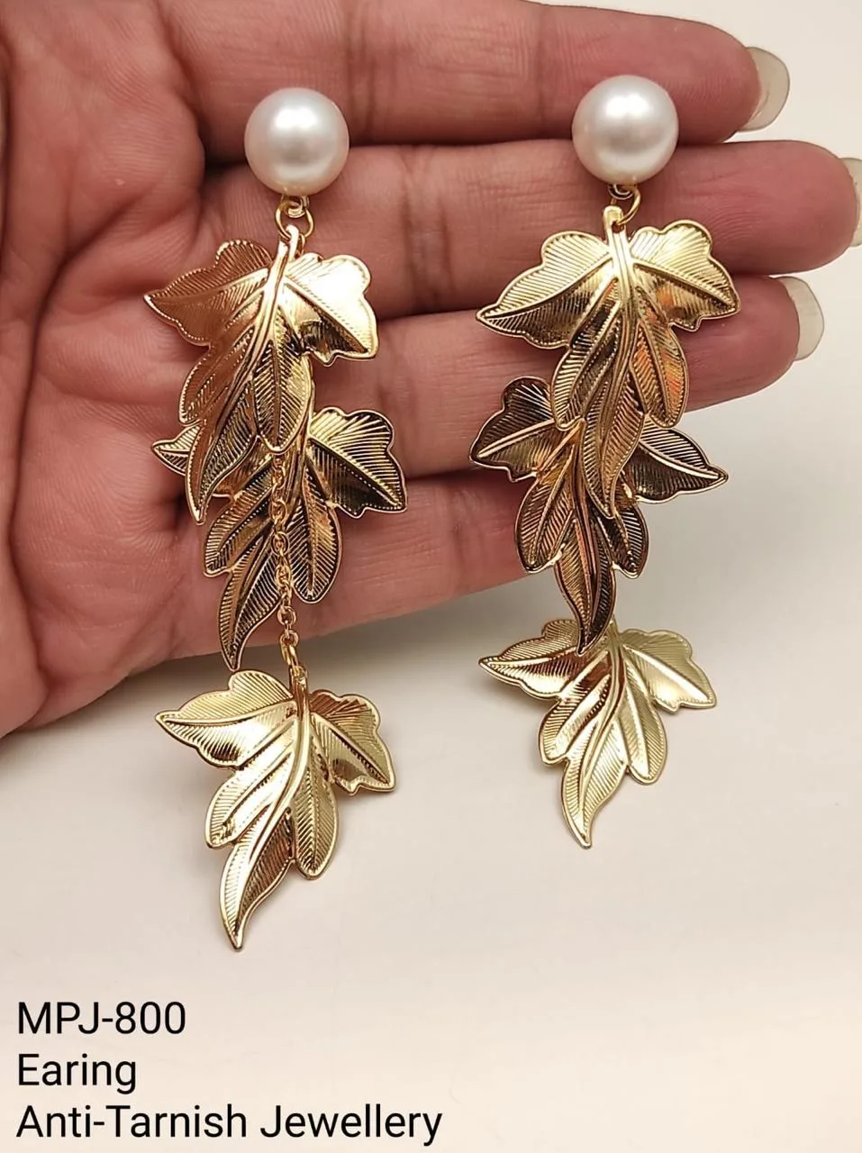 White & Gold — Leaf design drop earrings — White & Gold