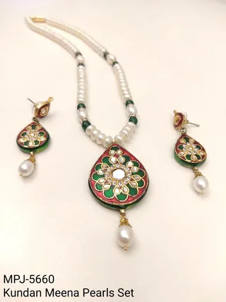 Teardrop Enamel Pendant Pearl Necklace Set