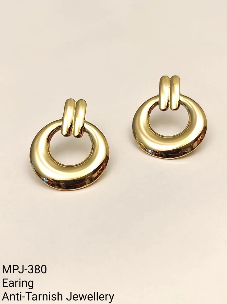 Gold — Round loop earrings — Gold