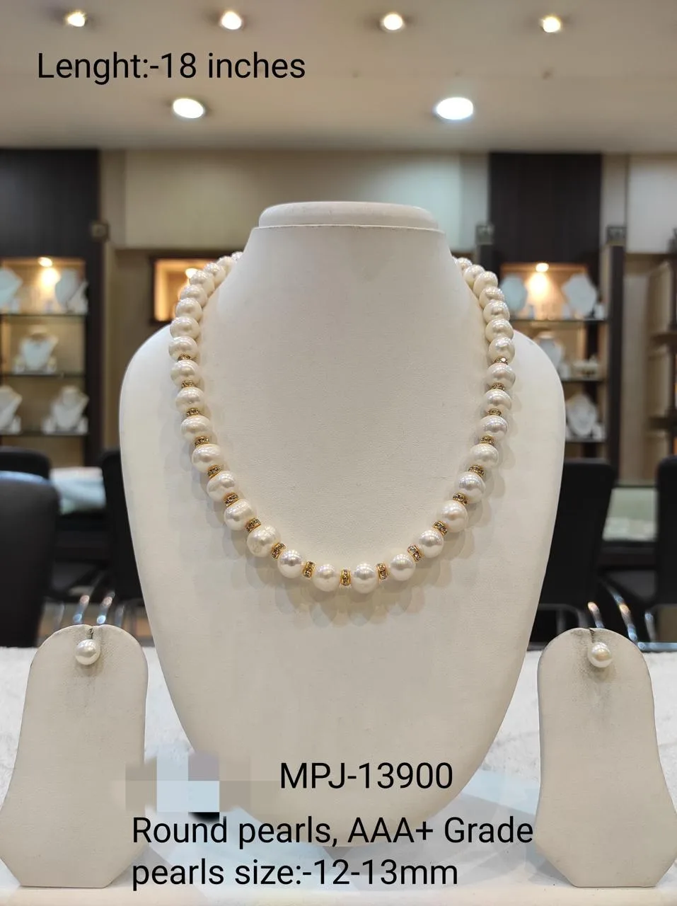 Pearl necklace and earrings set — White