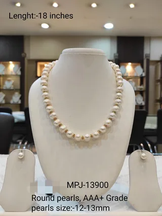 Pearl necklace and earrings set
