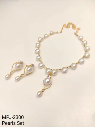 Teardrop Pearl Pendant Necklace and Earrings Set