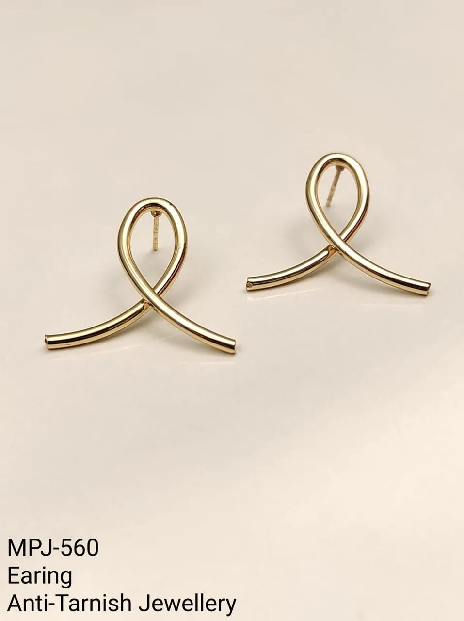 Gold — Loop shaped earrings — Gold