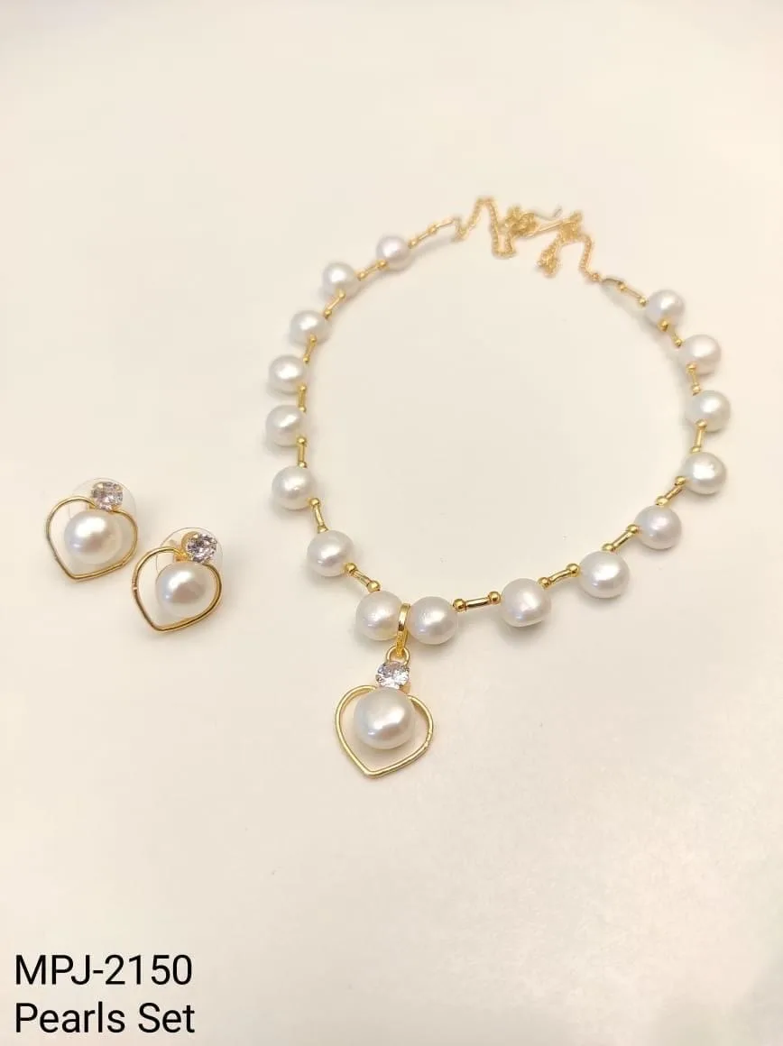 Heart Frame Pearl Necklace and Earrings Set — White & Gold