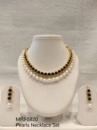 Black Round Stone Pearl Drop Necklace Set