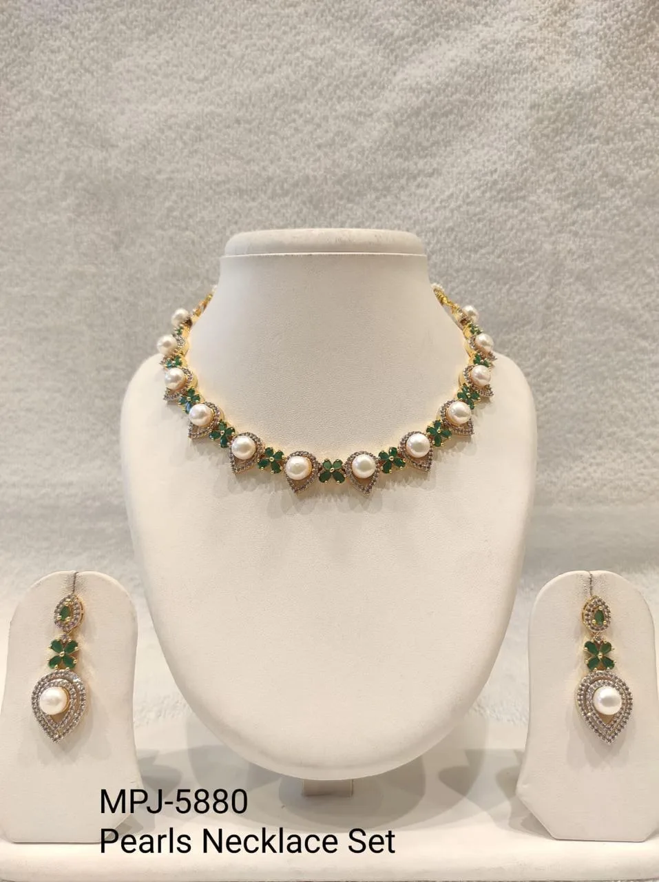 Green Floral Round Pearl Necklace Set — Green & White & Gold