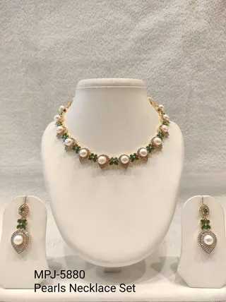 Green Floral Round Pearl Necklace Set