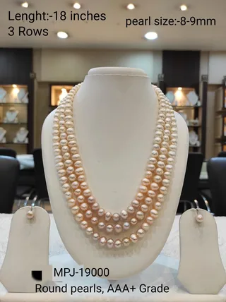 Three-row pearl necklace with earrings