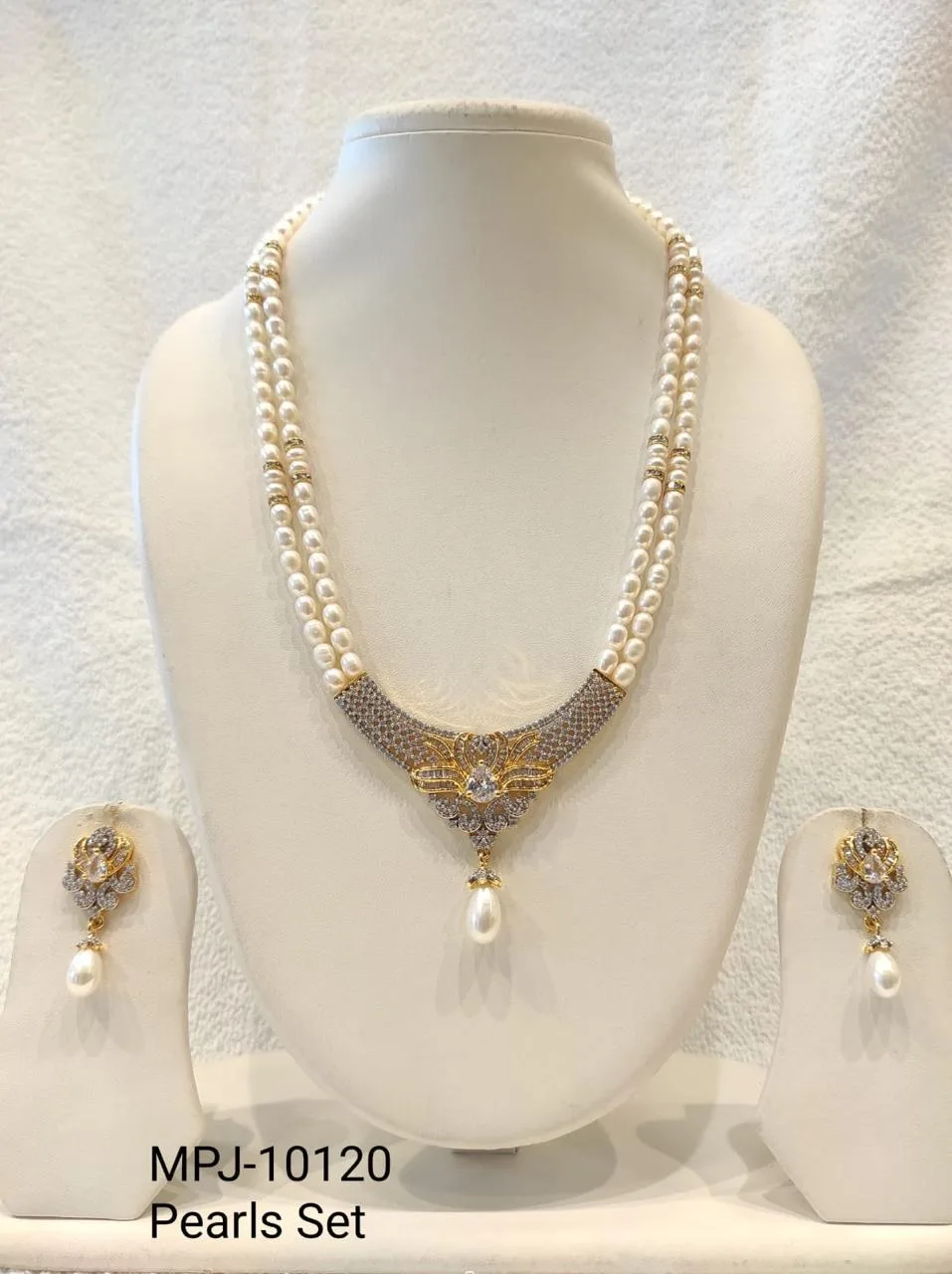 White & Gold — Freshwater Pearl Necklace Set — White & Gold