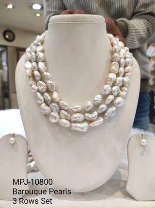White Three-Row Ripple Pearl Necklace Set