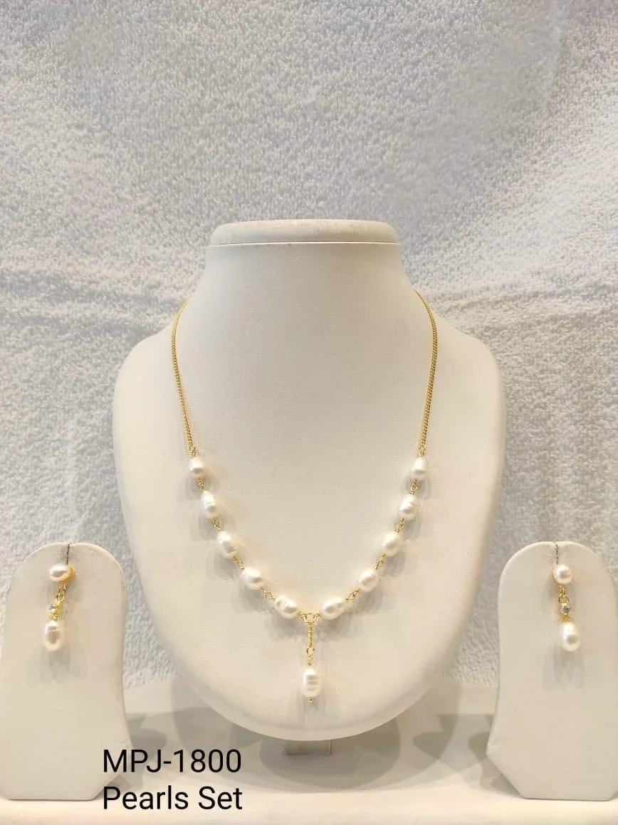 White Oval Pearl Link Necklace Set — White & Gold