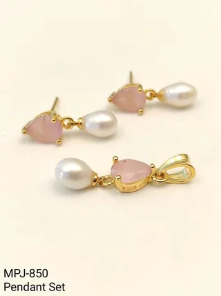 Blush Teardrop Pearl Pendant and Earrings Set
