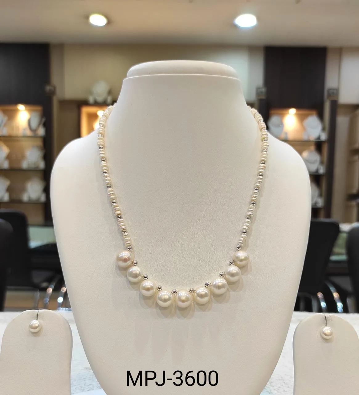 White & Silver — Freshwater Pearl necklace with earrings — White & Silver