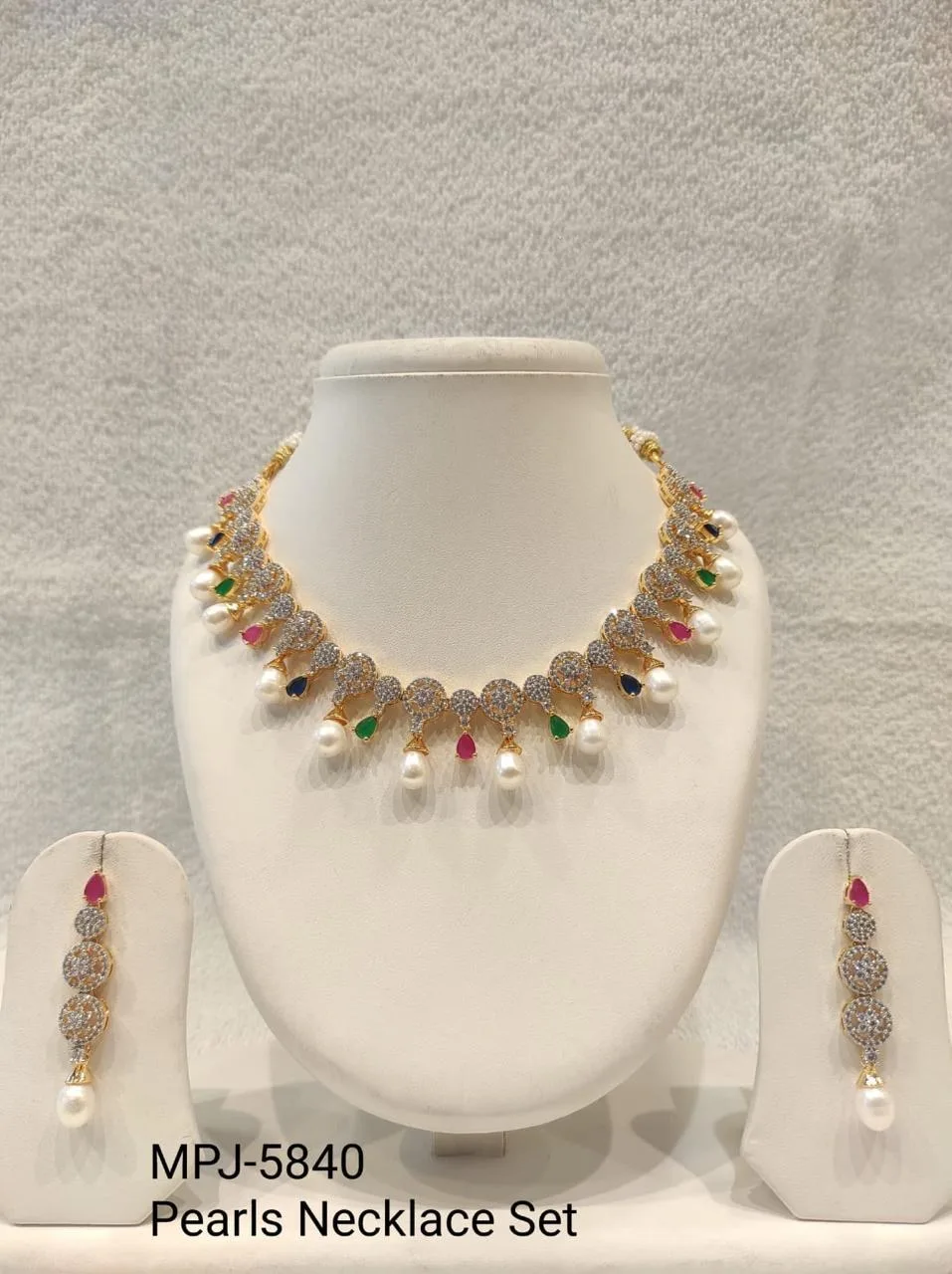 Multicolour Teardrop Pearl Medallion Necklace Set — Multicolour & White & Gold
