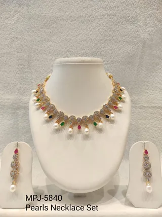 Multicolour Teardrop Pearl Medallion Necklace Set