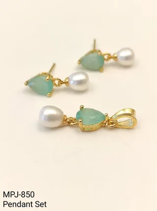 Mint Teardrop Pearl Pendant and Earrings Set