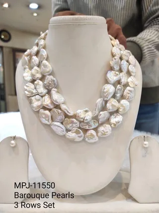 White Three-Row Oval Baroque Pearl Necklace Set