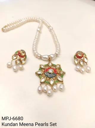 Star Enamel Pendant Pearl Necklace Set