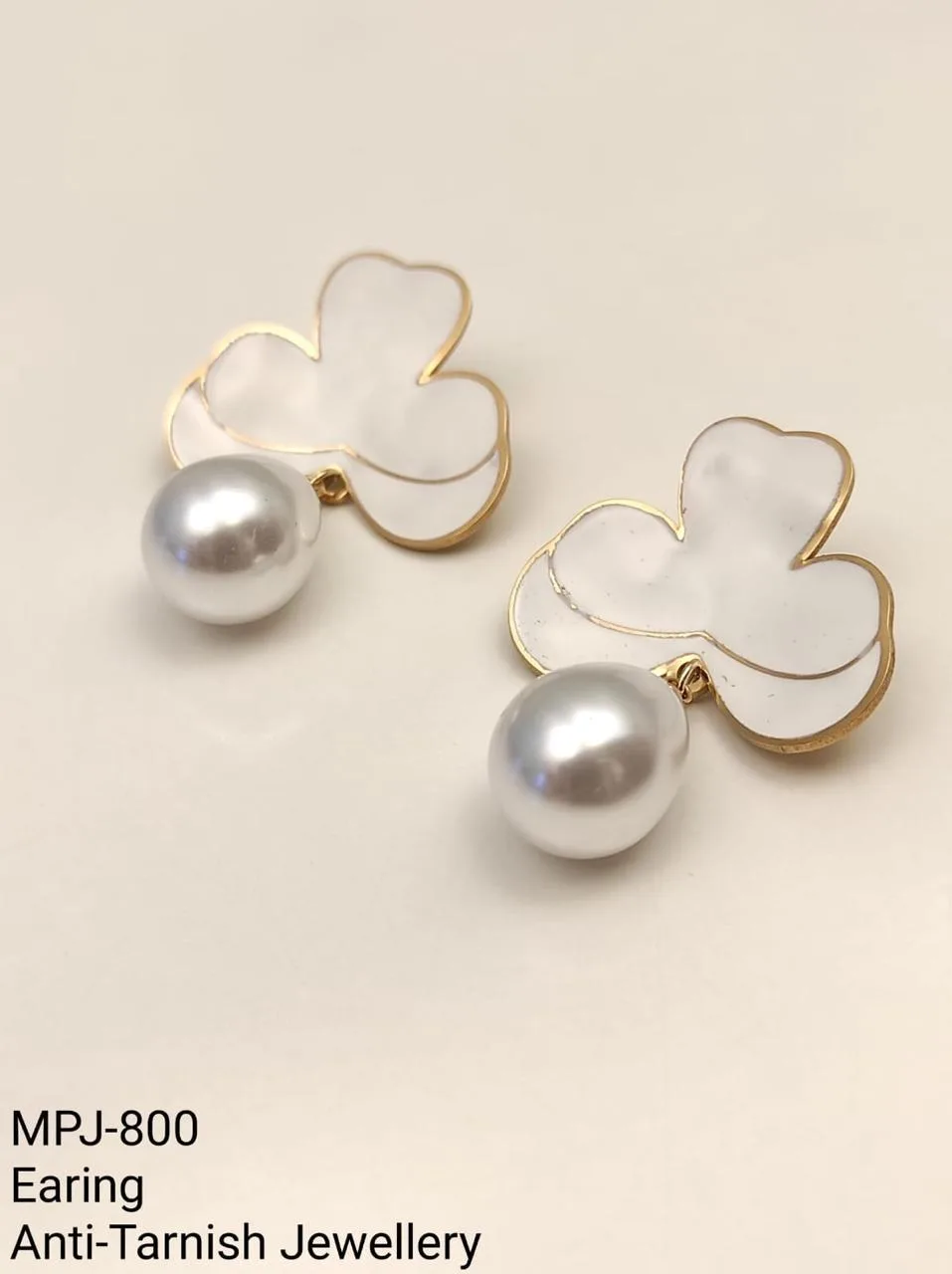 White & Gold — Freshwater Pearl drop earrings — White & Gold