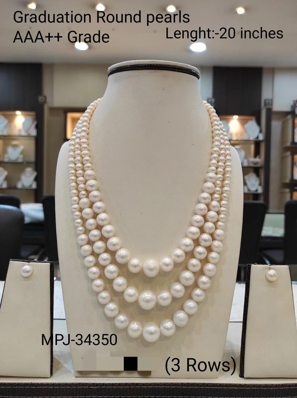 Graduated round pearl necklace with earrings — White