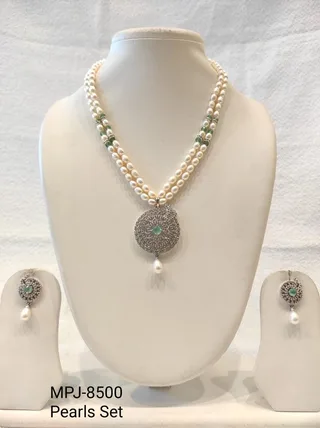 White & Green — Freshwater Pearl necklace with earrings
